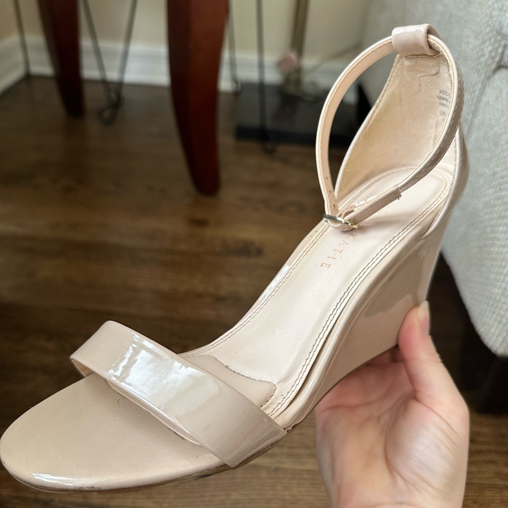 Kelly & Katie ADDISSON wedge heel size 7
